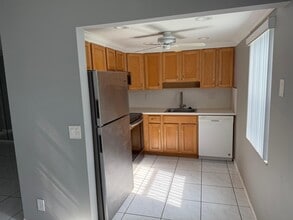 Building Photo - 116 Burgundy B
