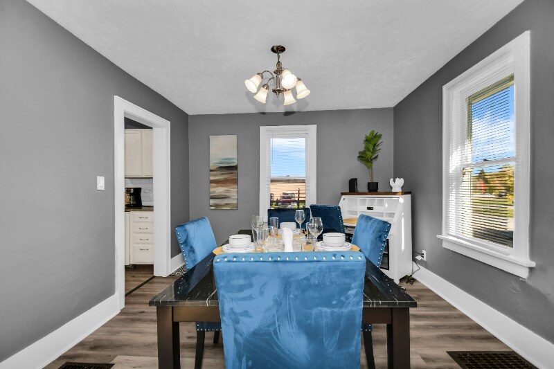 Building Photo - 207 New York St