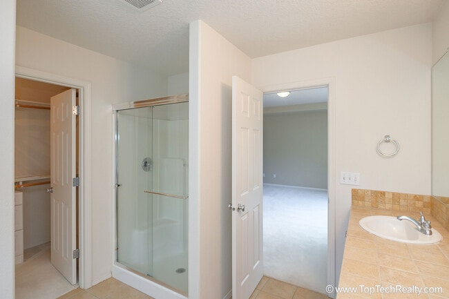 Building Photo - Lovely 4 Bedroom | 2.5 Bathroom | Corner Lot Single Family Home | In Beautiful Orenco Gardens Com...