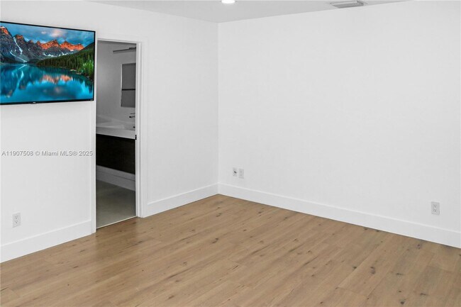 Building Photo - 11020 SW 140th Ave