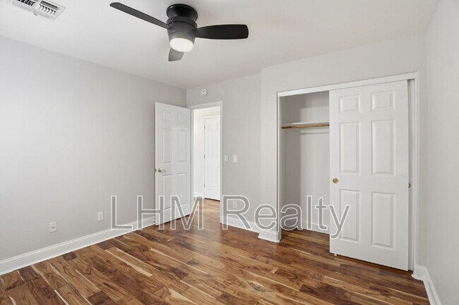 Building Photo - 1146 S Larkspur St