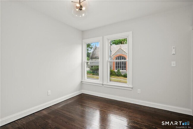 Building Photo - 174 Coram Ave