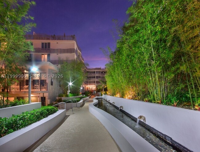 Building Photo - 210 W Park Dr