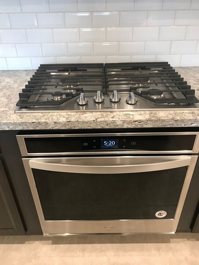 Building Photo - Beautiful Newer 3 bedroom Home Sweetwater ...