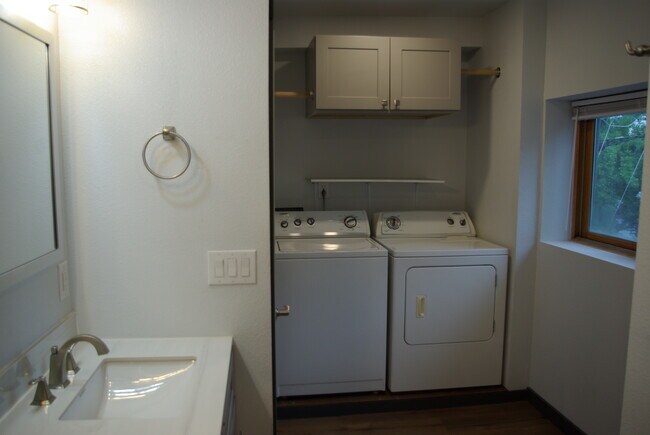 Building Photo - 520 W Buena Ventura St