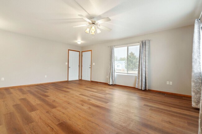 Building Photo - 3-Bedroom Ranch Home Close to Downtown Wellington