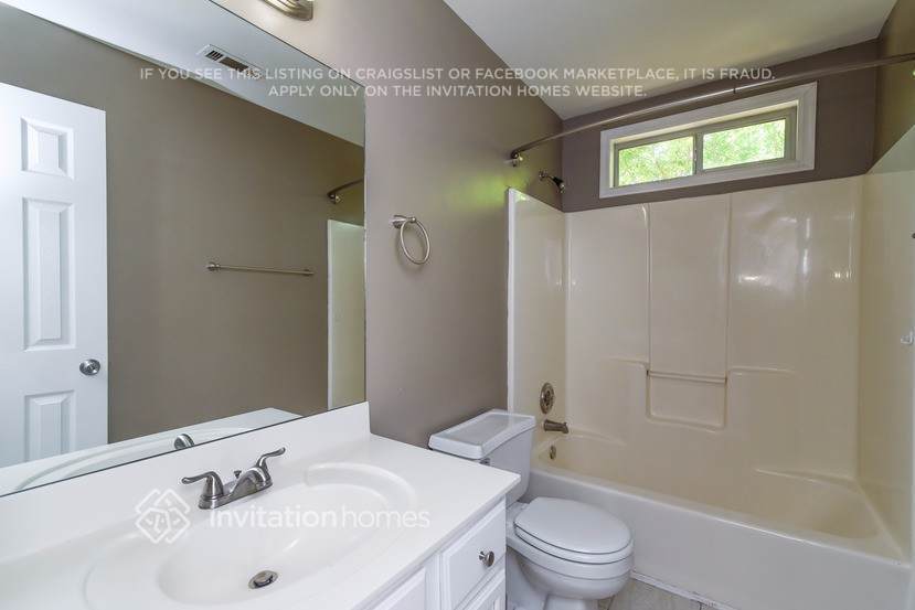 Building Photo - 1460 Gabriel Dr