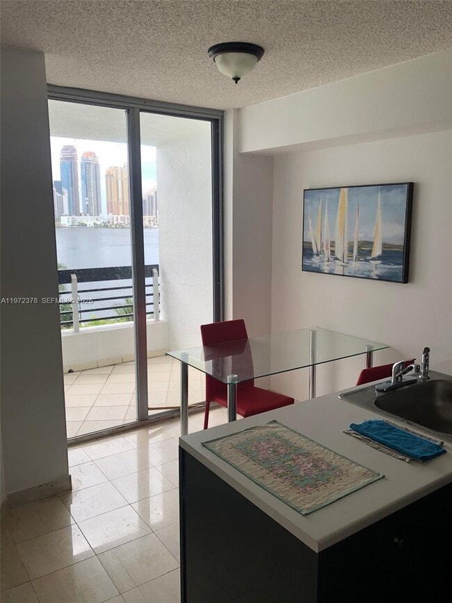 Building Photo - 3600 Mystic Pointe Dr