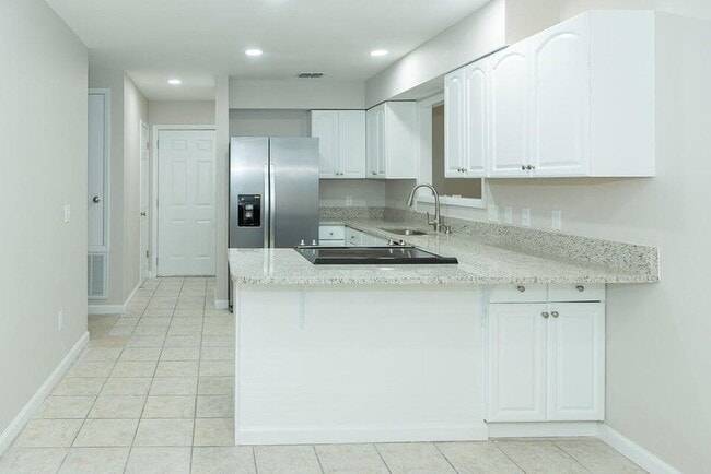 Building Photo - 127 Newcastle Cir