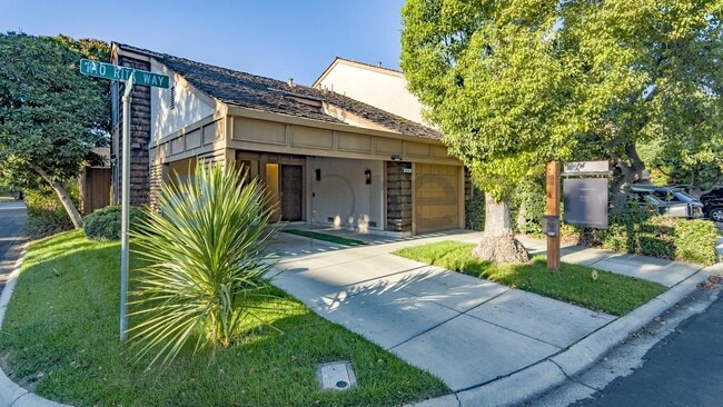 Building Photo - 4762 Rio Rita Way