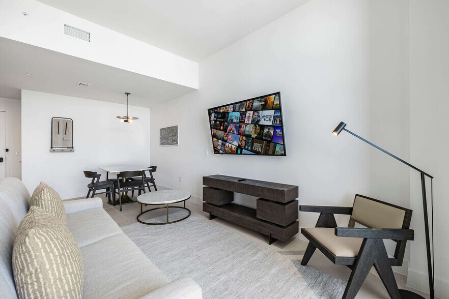 Building Photo - 159 NE 6th St