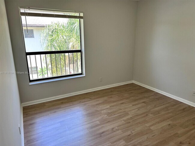 Building Photo - 2526 Carambola Cir N
