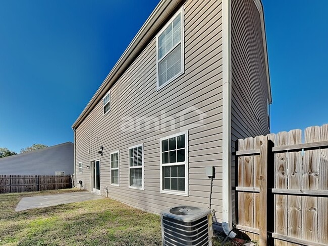 Building Photo - 1003 Glen Hollow Dr