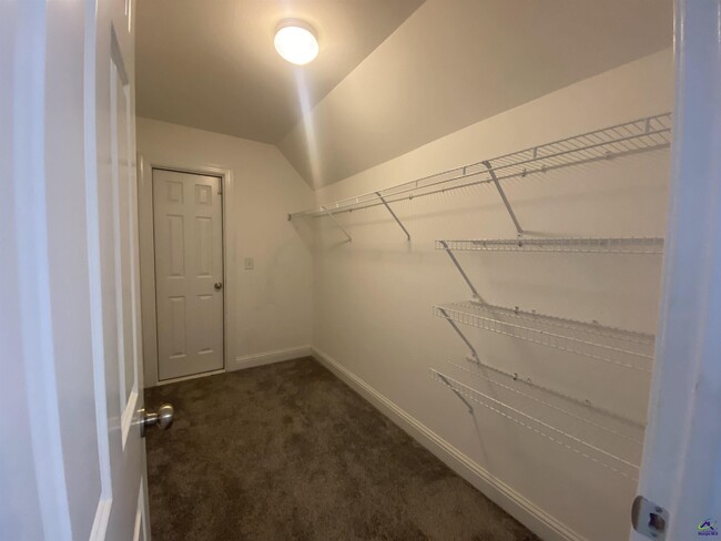 Building Photo - 338 Ivystone Dr