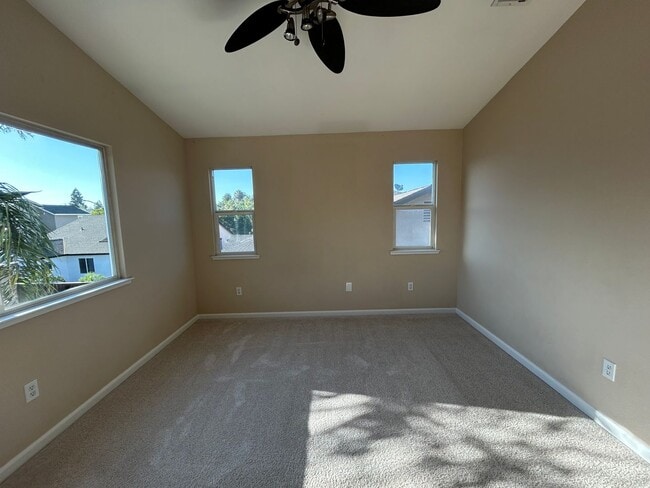 Building Photo - 4113 Piccadilly Ln