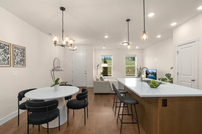Building Photo - Modern 3 Bedroom, 2.5 Bathroom Townhome in South Cooper Mountain