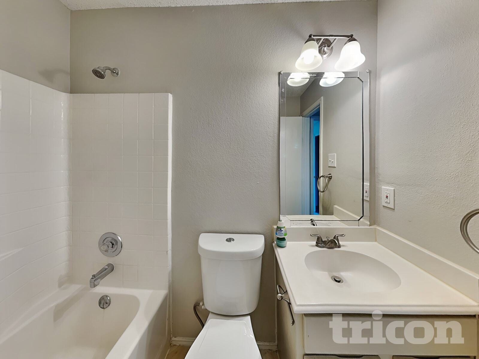 Building Photo - 637 Aqua Dr