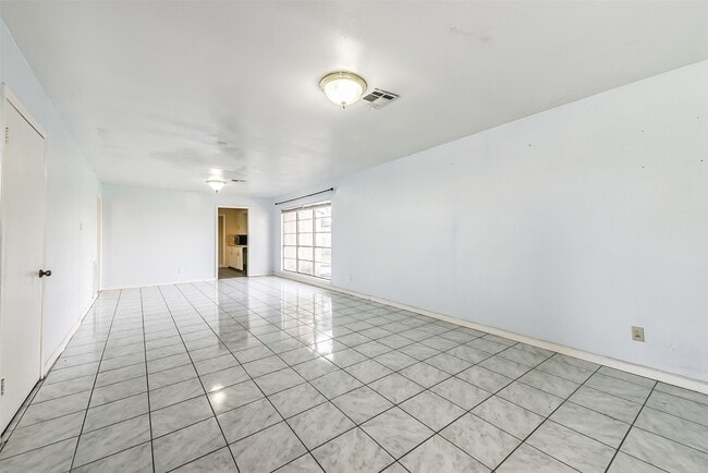 Building Photo - 4710 Wedgewood Dr