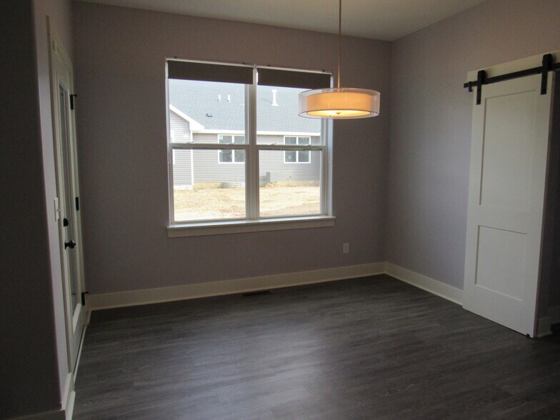 Building Photo - 3082 Charissas Plz