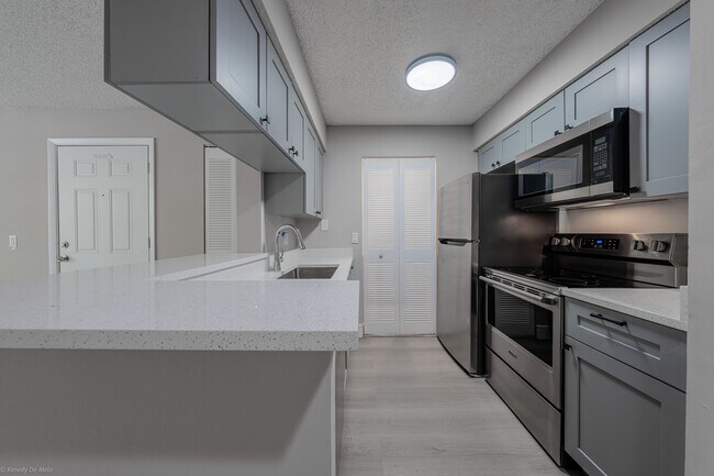 Primary Photo - 1247 SW 46th Ave