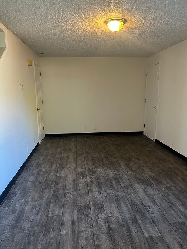 Building Photo - 511-513 Plum St