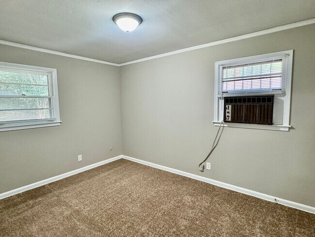 Building Photo - Dreamy 3-Bedroom