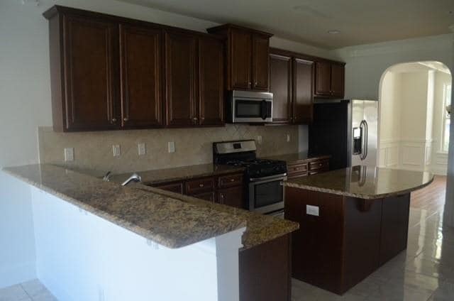 Building Photo - 15 Creekwater Dr