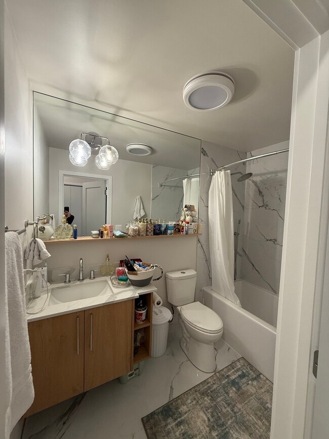 Building Photo - 927 N Mozart St