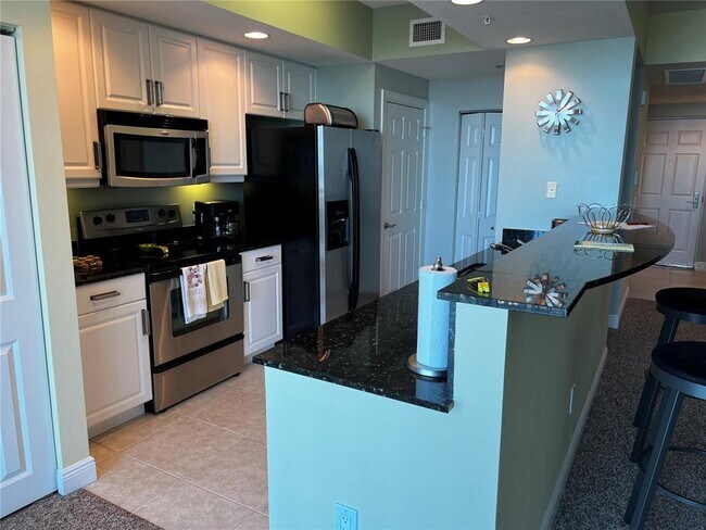 Building Photo - 800 N Tamiami Trl