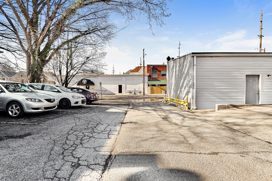 Building Photo - 1600 Bardstown Rd