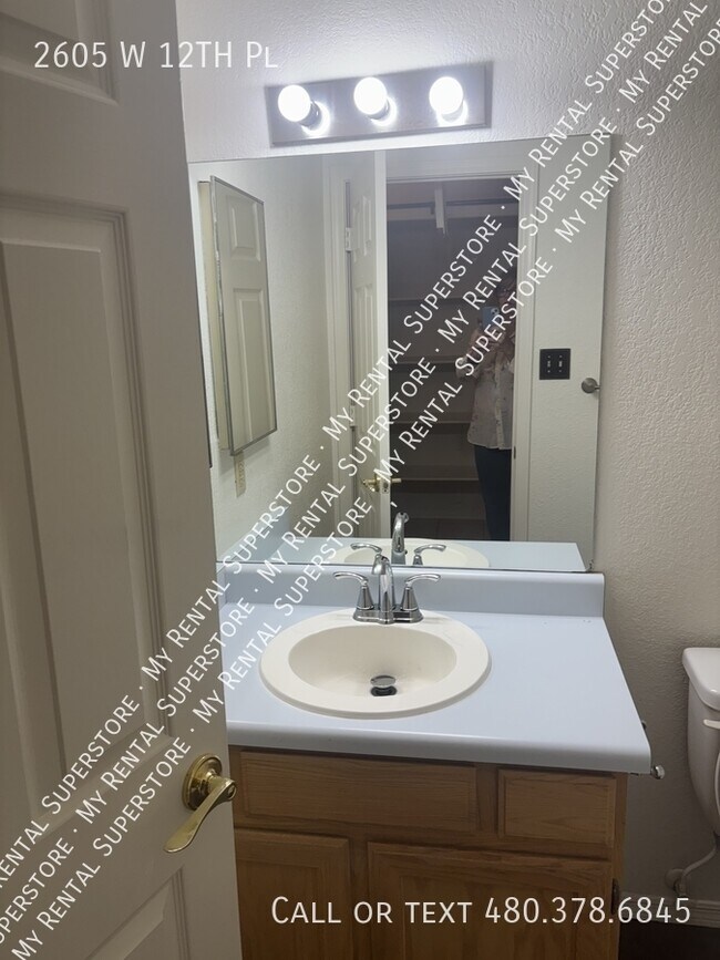 Building Photo - 2605 W 12th Pl