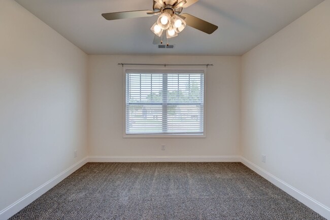 Building Photo - 1385 Harmon Ln