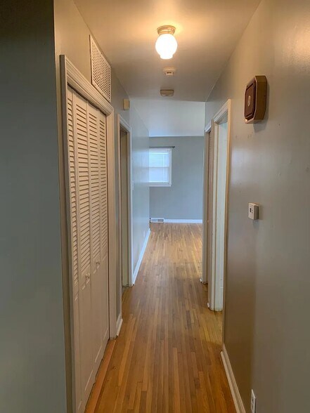 Building Photo - 1094 Briarwood Dr