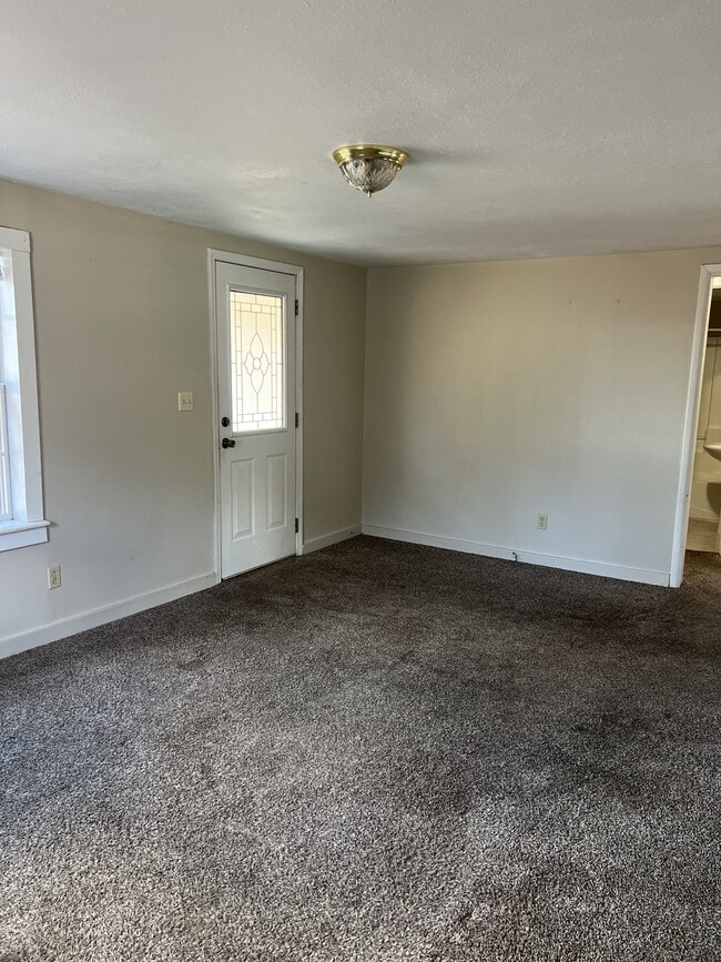 Building Photo - 805 Ray Rd