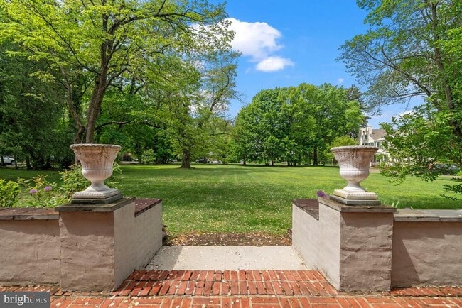 Building Photo - 209 N Bellevue Ave