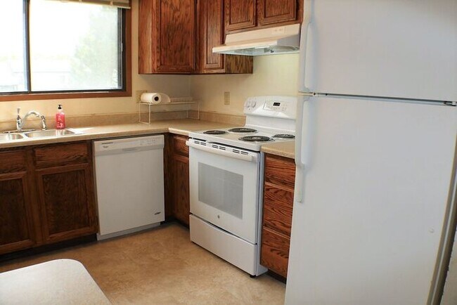 Building Photo - $1,475 | 2 Bedroom + Bonus Room, 1.5 Bathroom Town Home | No Pets | Available for July 1st, 2026 ...