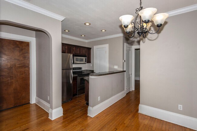 Building Photo - Charming Downtown Orlando 1/1 Corner Condo Near Lake Eola!