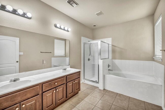 Building Photo - 3748 Pine Needle Cir