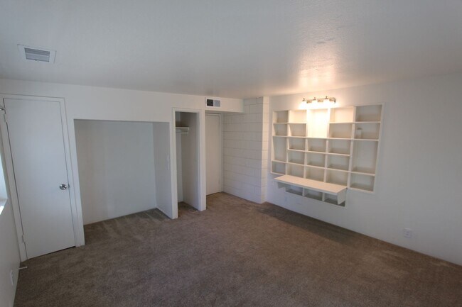 Building Photo - *LEASE PENDING $500 Move-In Special! Month to month lease Available.