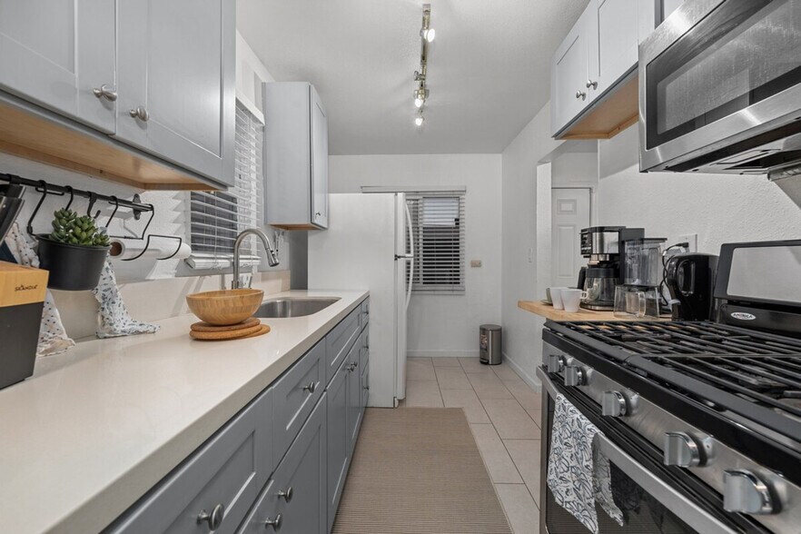 Building Photo - 334-40 Langley St