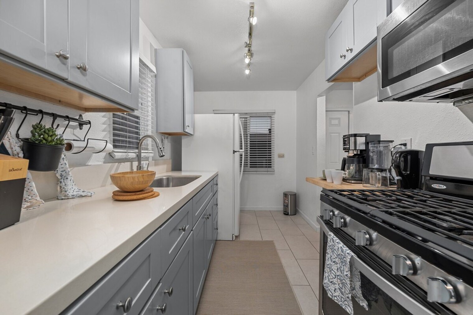 Building Photo - 334-40 Langley St