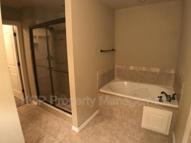Building Photo - 6105 Red Cedar Cir