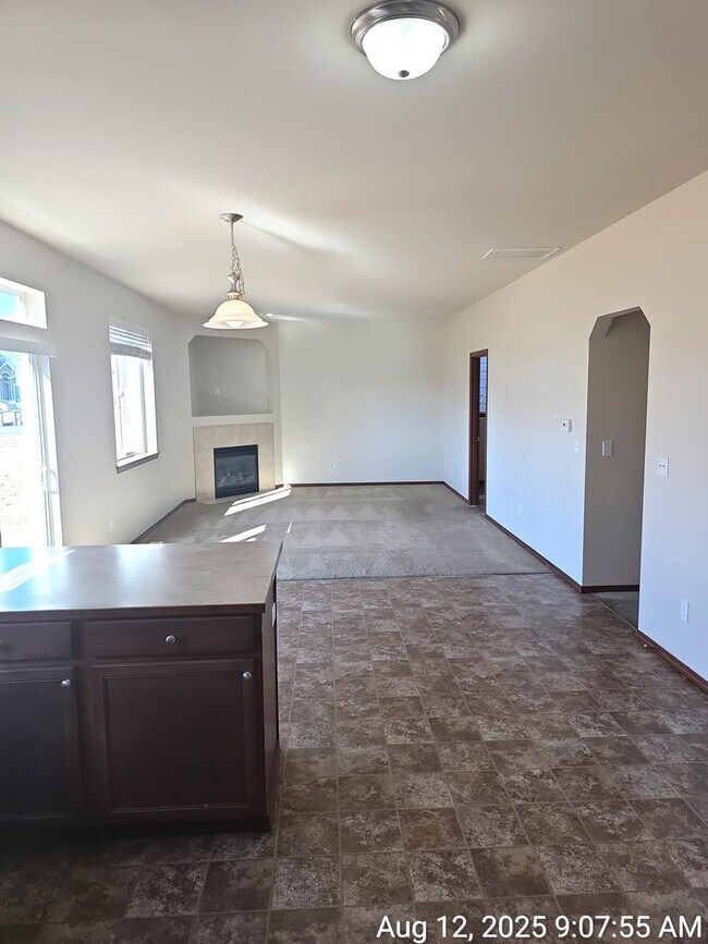 Building Photo - East Hill Kent 4 bedroom 2.5 bathroom with...