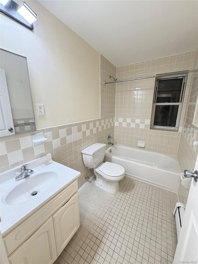 Building Photo - 747 Essex St