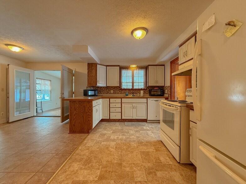 Building Photo - 7318 Friendsville Rd