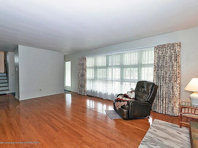 Building Photo - "Charming 3-Bed, 3-Bath Gem with Spacious 1774 Sq. Ft. in East Lansing"