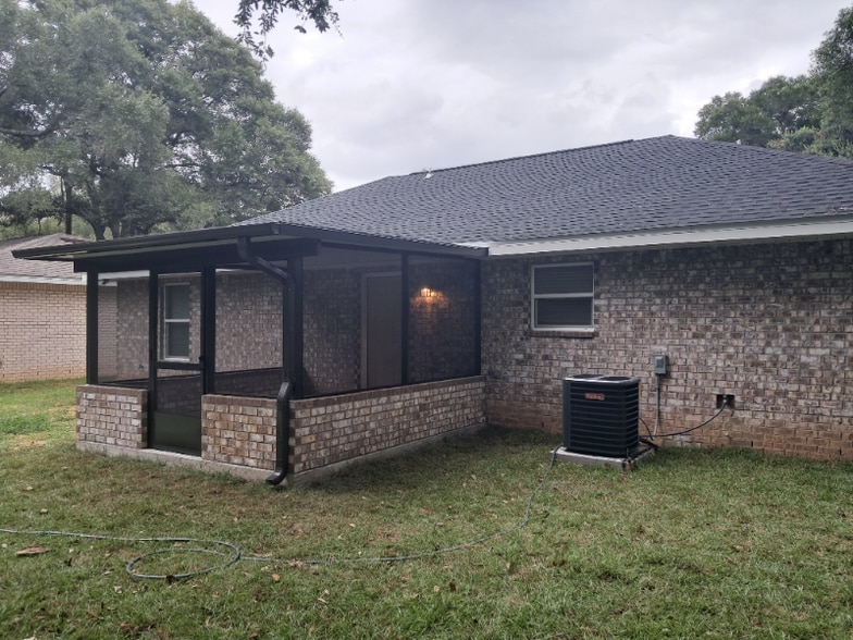 Building Photo - 245 Cary Memorial Dr