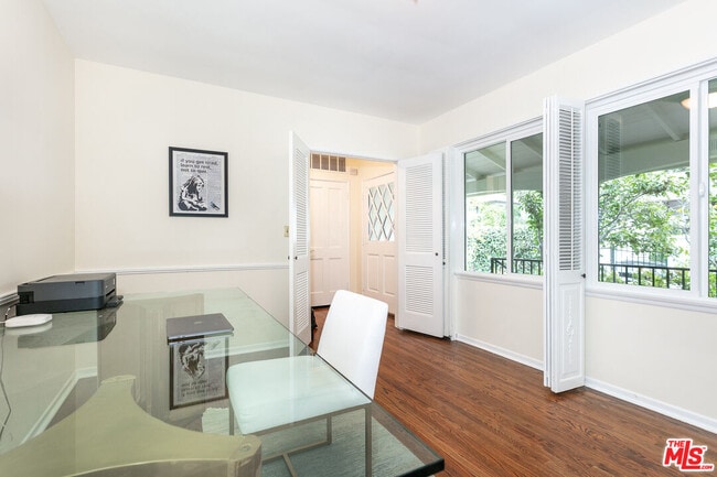 Building Photo - 1117 Roscomare Rd