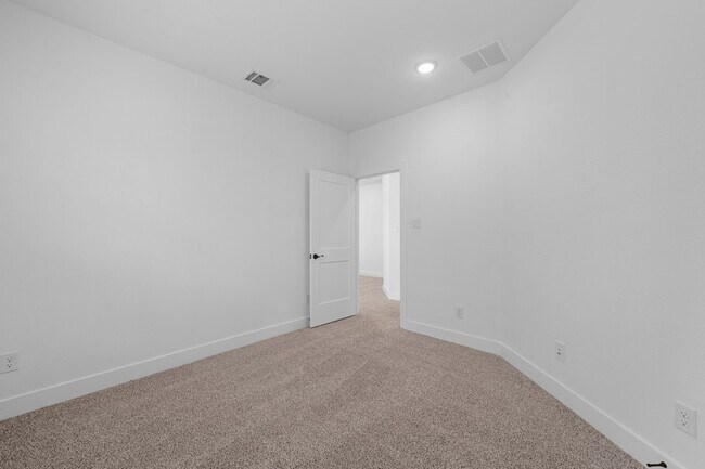 Building Photo - 1308 Shaded Rock Dr
