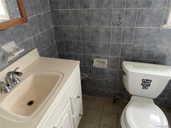 Building Photo - 215-22 112th Ave